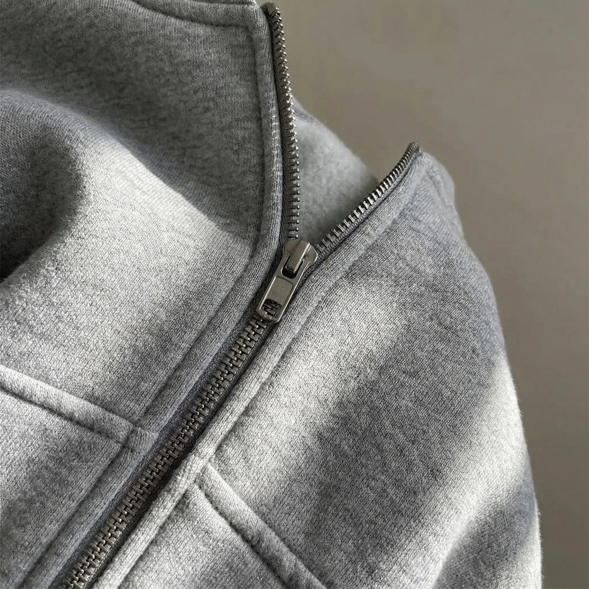 Women's zip-up jacket tracksuit set in grey, zip detail