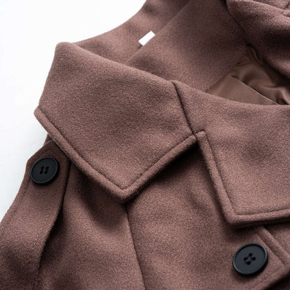Noor double-breasted coat in brown, close-up of the collar detail