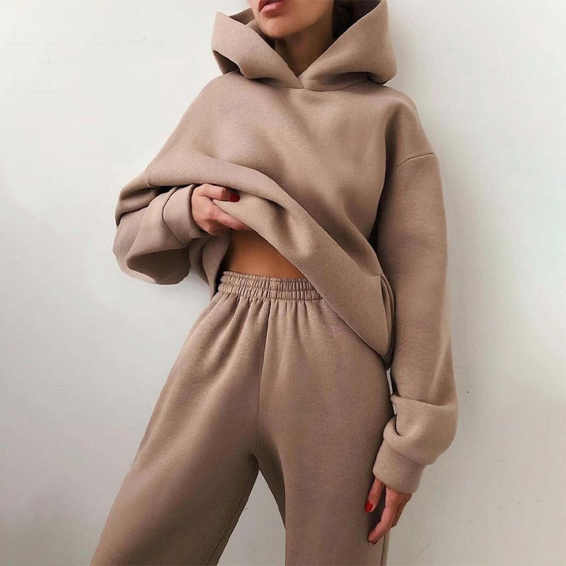 ComfortEase - Women's Jogging Suit Set, Soft Fabric, Relaxed Fit, Elastic Waistband 0
