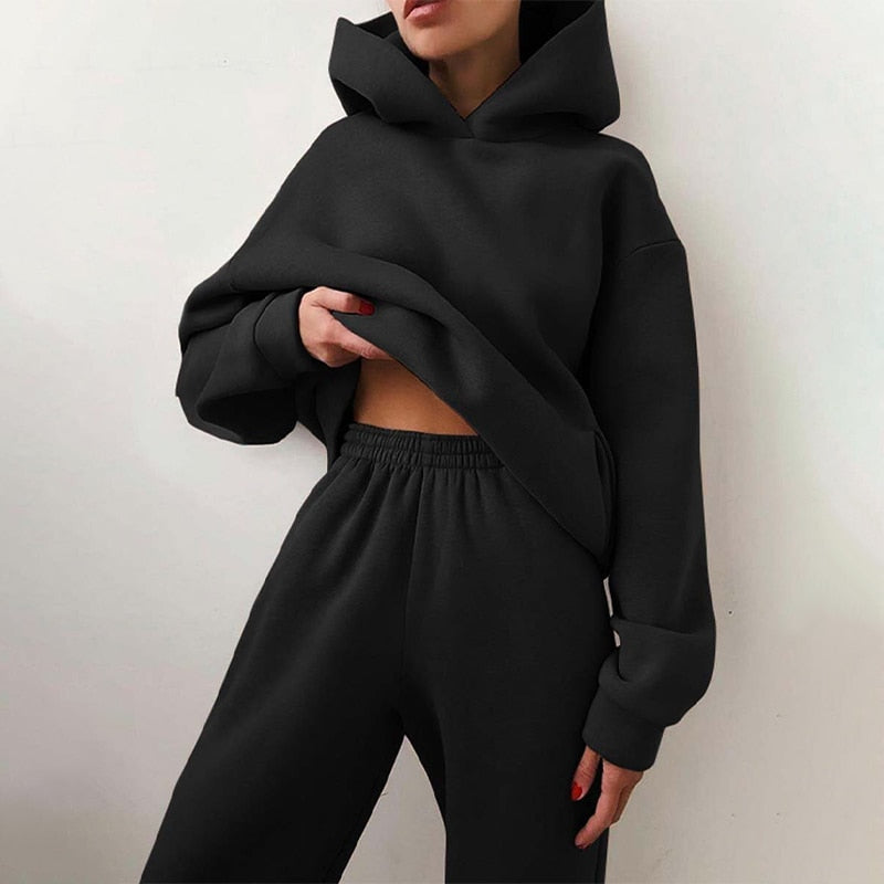 ComfortEase - Women's Jogging Suit Set, Soft Fabric, Relaxed Fit, Elastic Waistband 1
