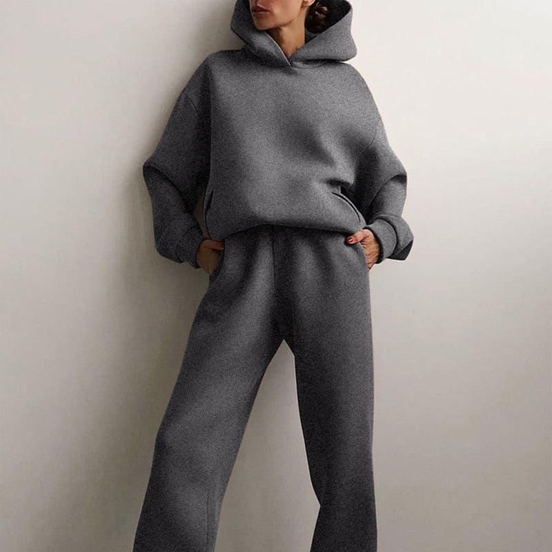 ComfortEase - Women's Jogging Suit Set, Soft Fabric, Relaxed Fit, Elastic Waistband 2