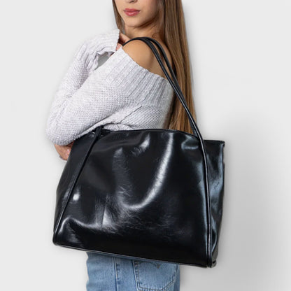 Freydis Handbag Spacious Minimalist Design with Comfortable Shoulder Straps 2