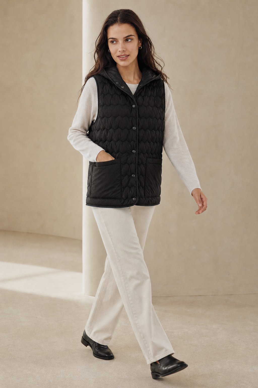 Gold Rush - Ultra-Light Hooded Puffer Vest with 90% Down Insulation 3