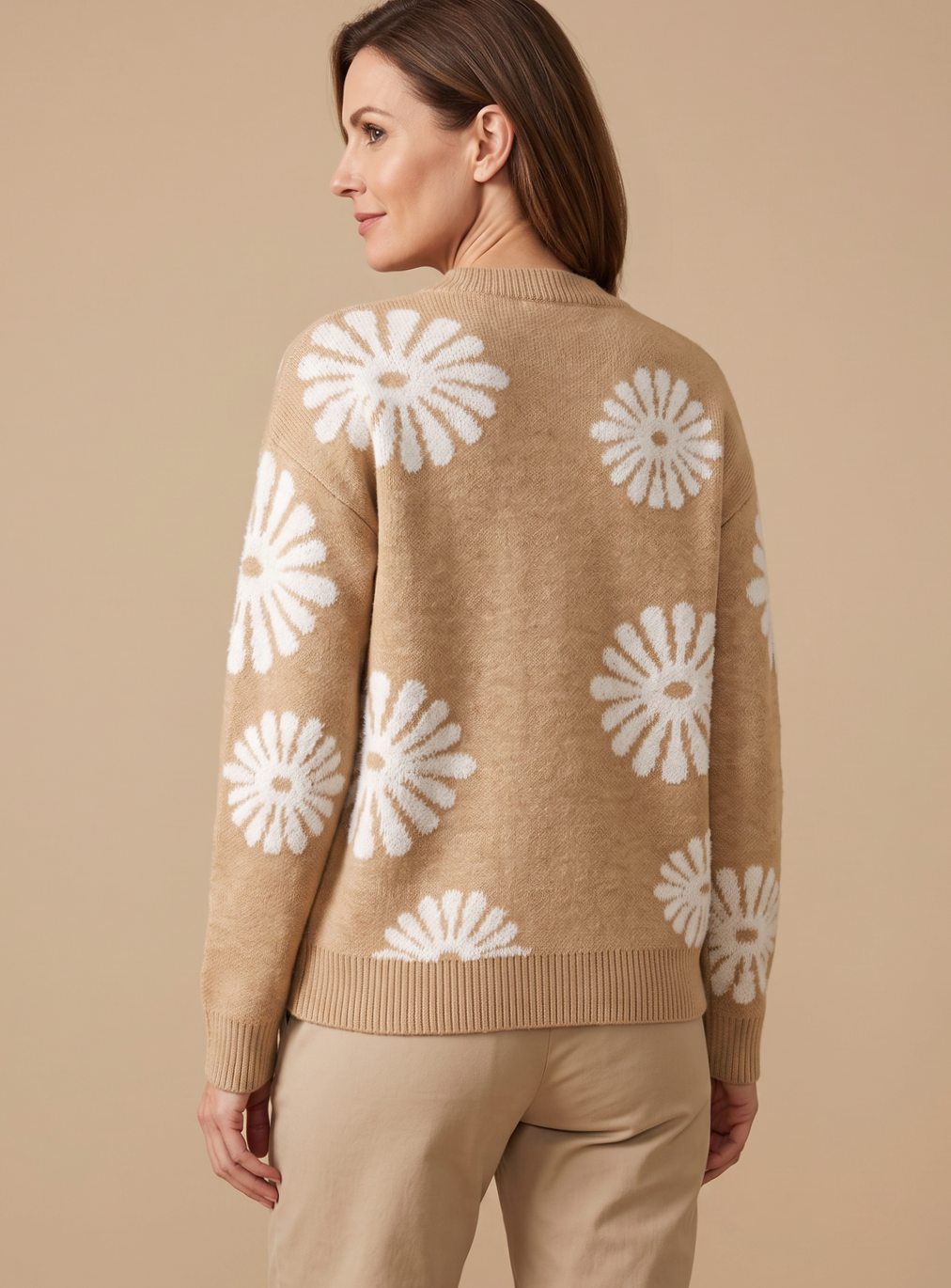 Grace - Relaxed-Fit Floral Intarsia Knit Sweater with Daisy Motifs 4