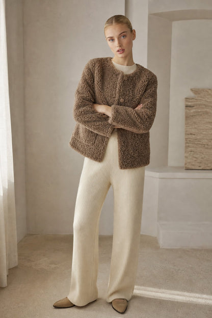 Røldal - Plush Faux Lamb Winter Coat with Mid-Length Design & Spacious Pockets 4