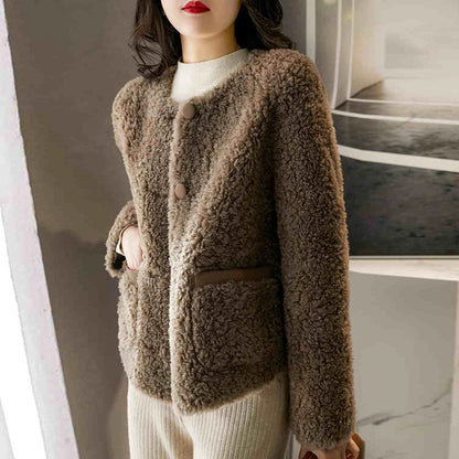 Røldal - Plush Faux Lamb Winter Coat with Mid-Length Design & Spacious Pockets 7
